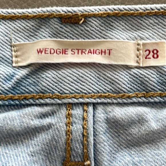 Levi's Wedgie Straight Button Down Ripped Jans Size 28 - Picture 8 of 9